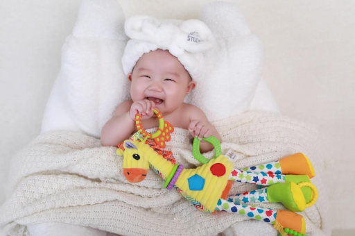 内江三个月宝宝正确抱姿 内江三个月宝宝正确抱姿